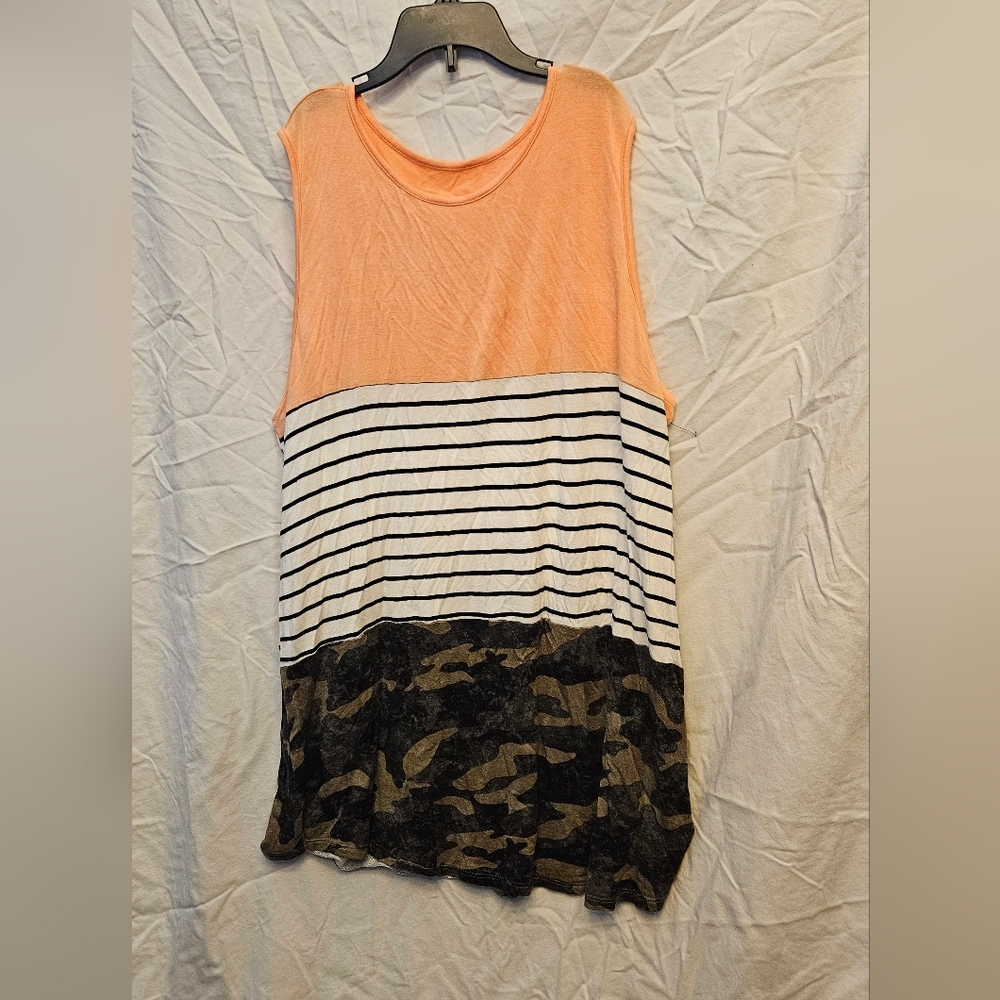 Size large peach and camo tank
